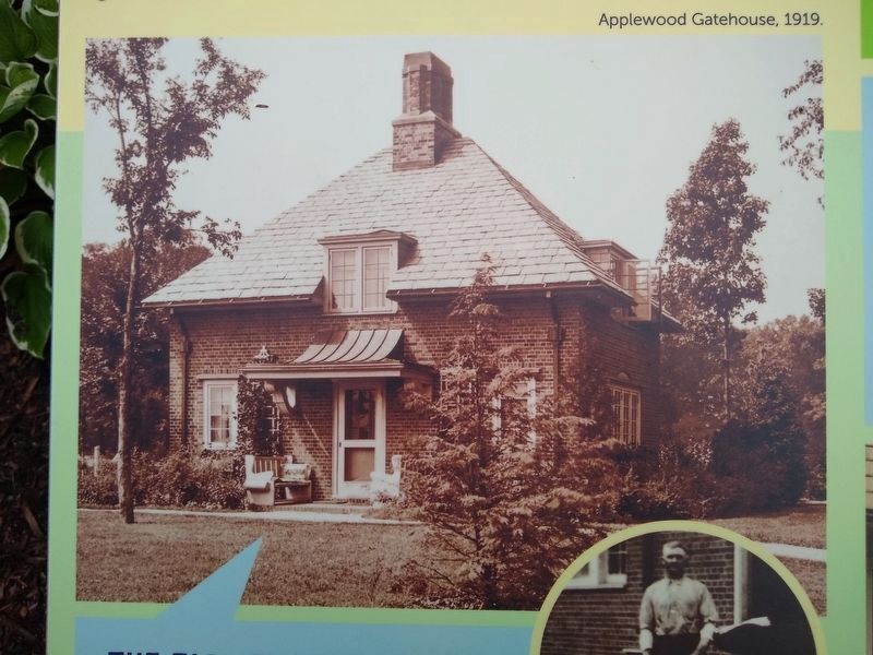 Gatehouse Marker - upper left image image. Click for full size.