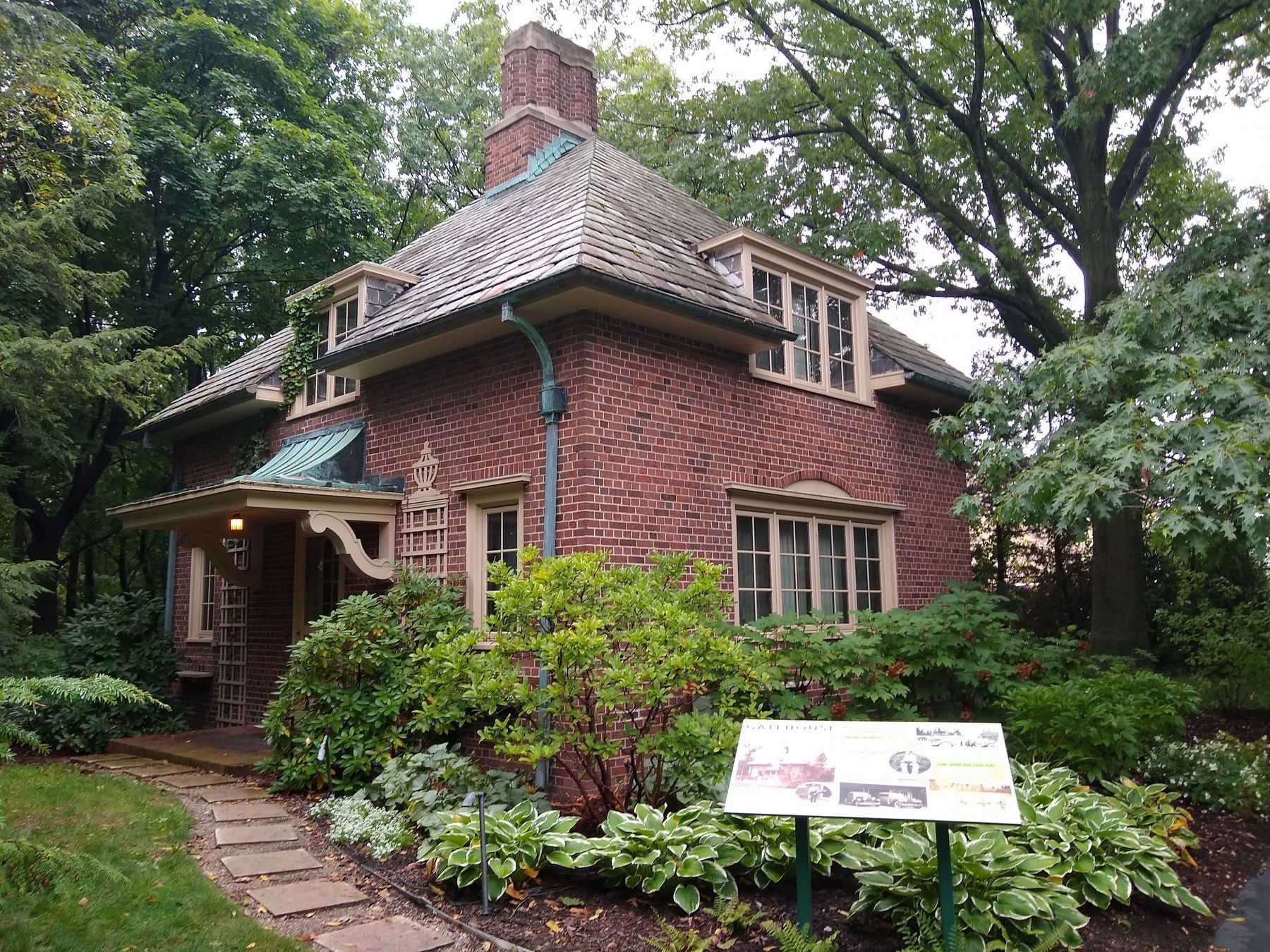 Gatehouse and Marker image. Click for full size.