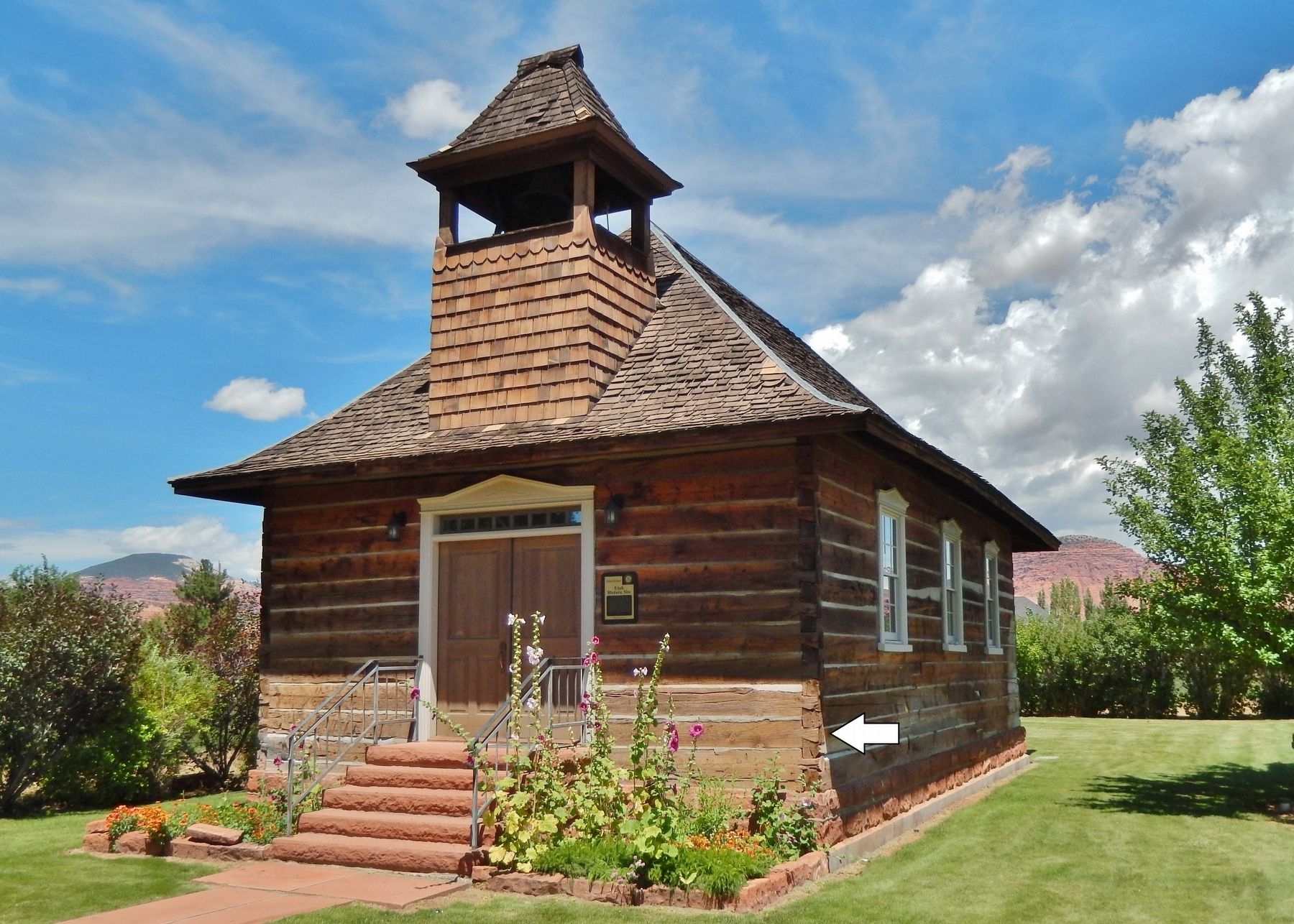 Torrey Log Church and Schoolhouse<br>(<i>precise dovetailed notching visible at corner</i>) image. Click for full size.