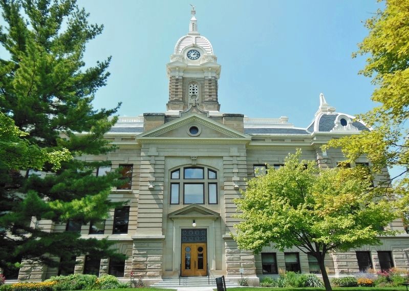 Ingham County Courthouse (<i>east side</i>) image. Click for full size.