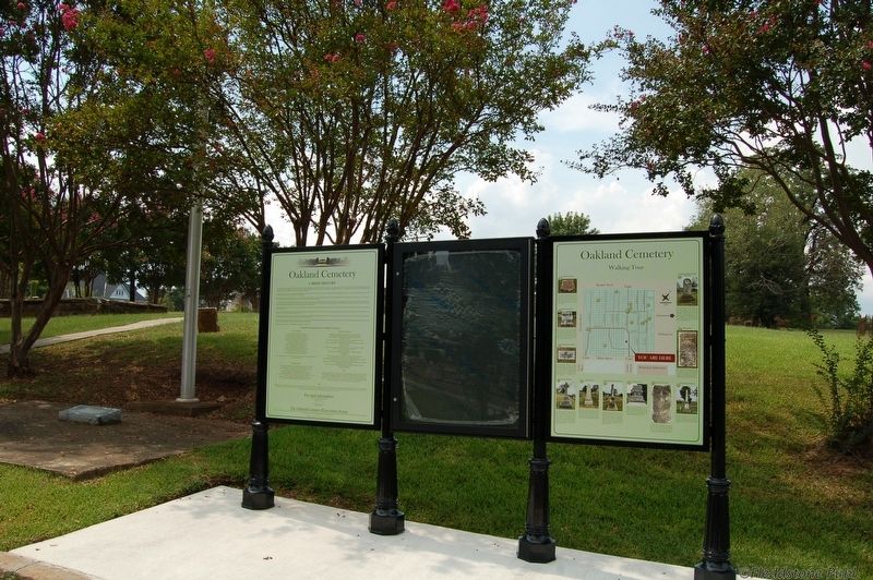 Oakland Cemetery Marker image. Click for full size.