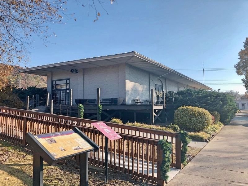 The Calhoun Depot and the marker. image. Click for full size.