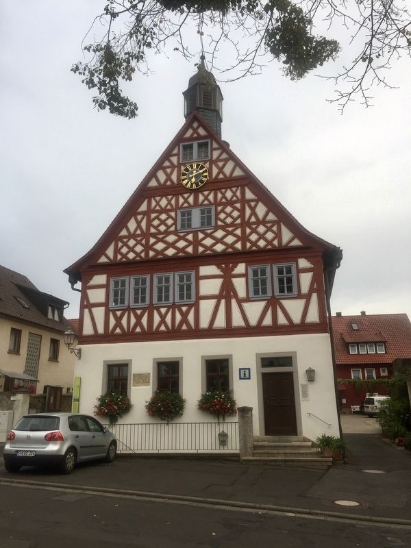 Das Historisches Rathaus / The Historic Town Hall and Marker image. Click for full size.
