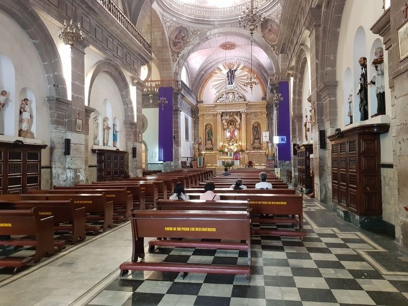 The interior of the New Temple of San Pablo image. Click for full size.