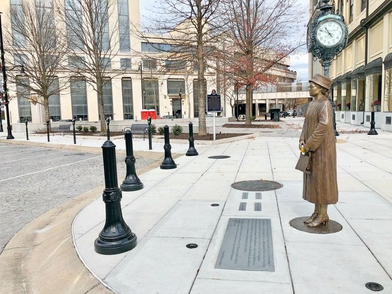 Rosa Parks Statue at Montgomery Plaza at the Court Street Fountain. image. Click for full size.