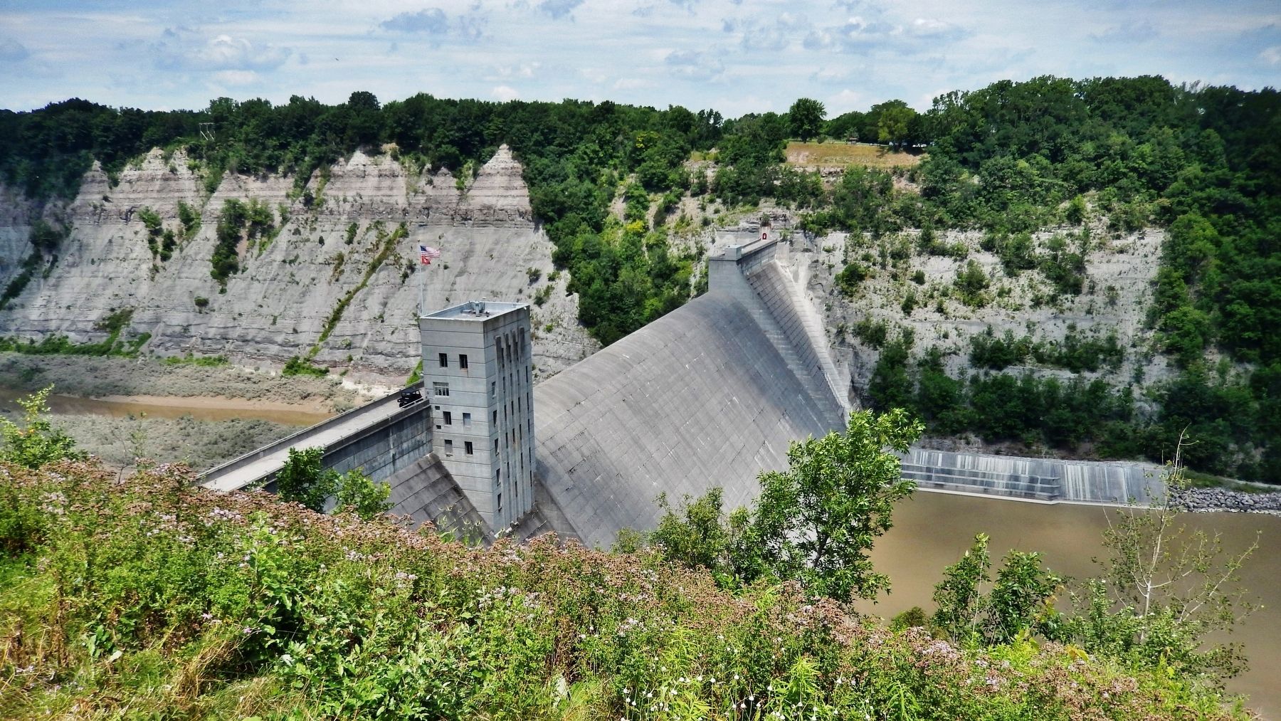 Mount Morris Dam (<i>view from near marker</i>) image. Click for full size.
