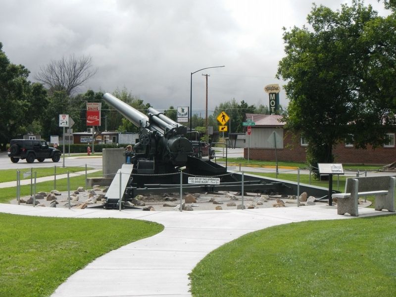 240 mm Howitzer M1 and Marker image. Click for full size.