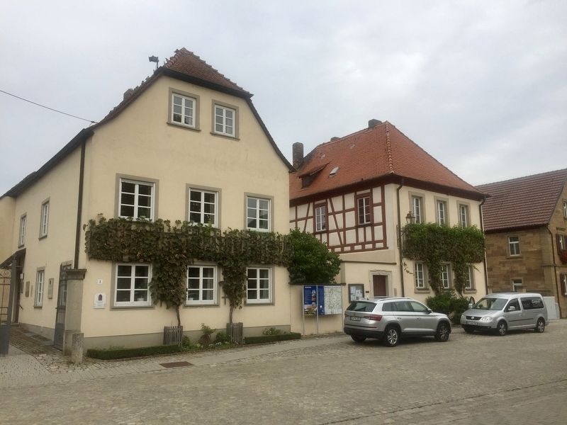 ehem. Pfarrhaus - Pfarrhof / Former Rectory - Vicarage and Marker image. Click for full size.
