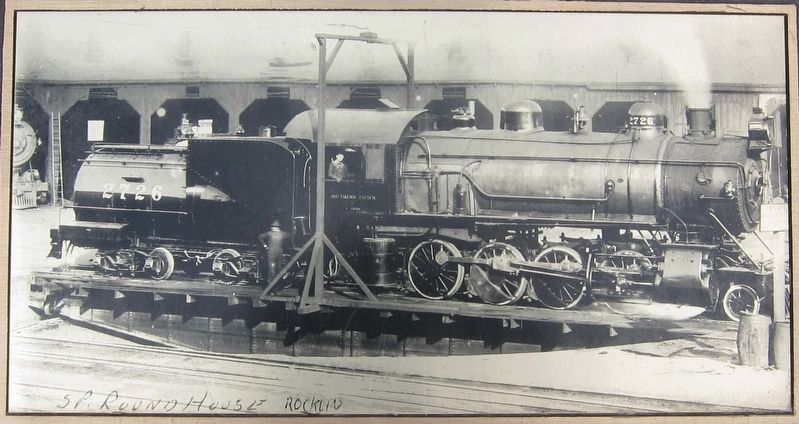 Marker inset photo: Southern Pacific Locomotive 2726 on the "turntable" at the roundhouse image. Click for full size.