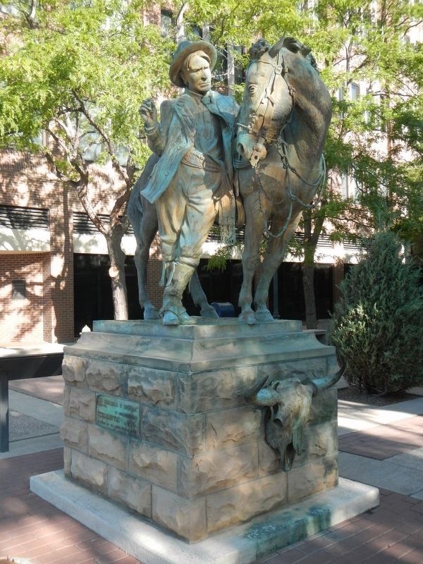 "Kid Russell and Monte" statue image. Click for full size.
