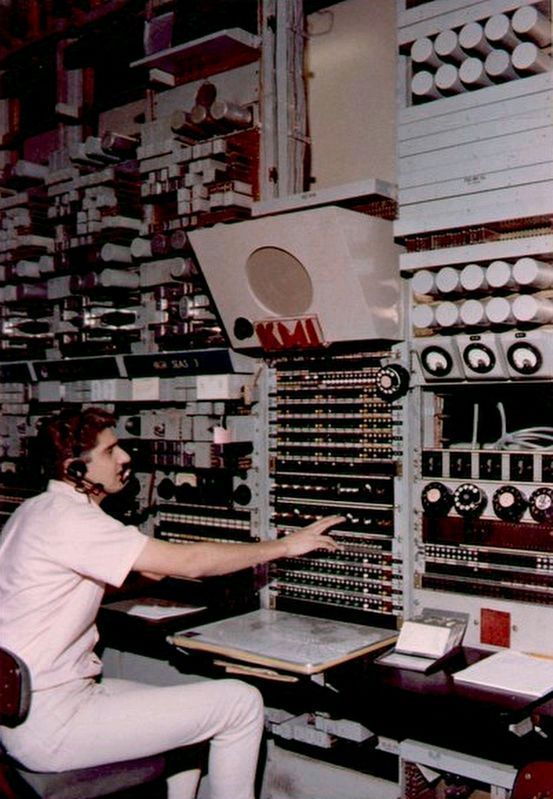 Radiotelephone Station KMI Control Console image. Click for full size.