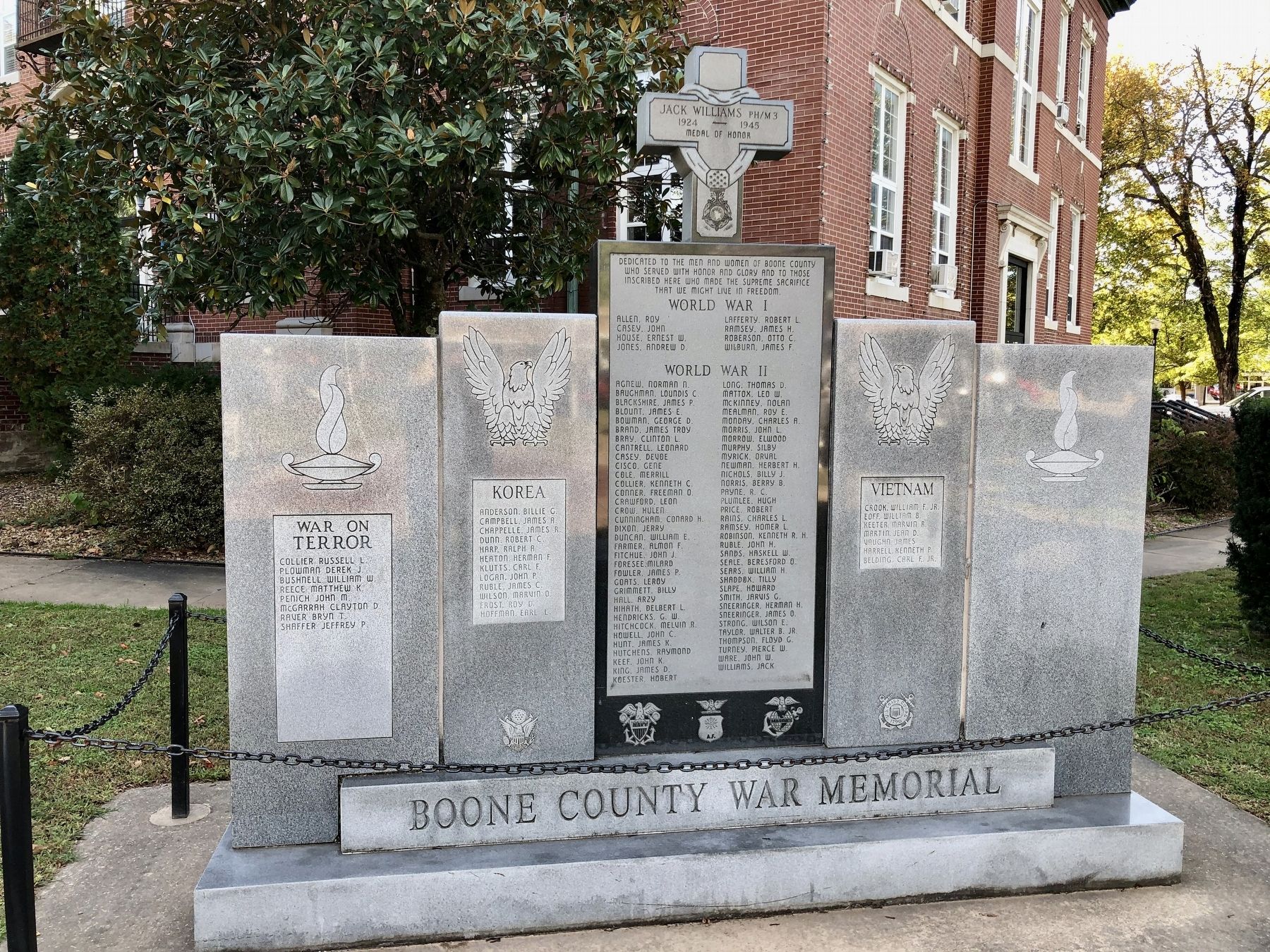 Boone County War Memorial image. Click for full size.