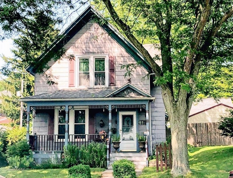 Tuchscherer Residence image. Click for full size.