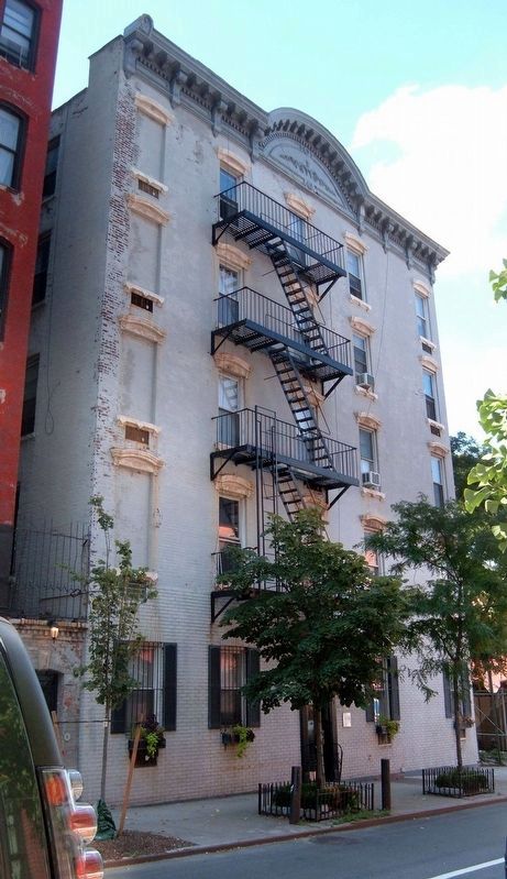 304 West 10th Street image. Click for full size.