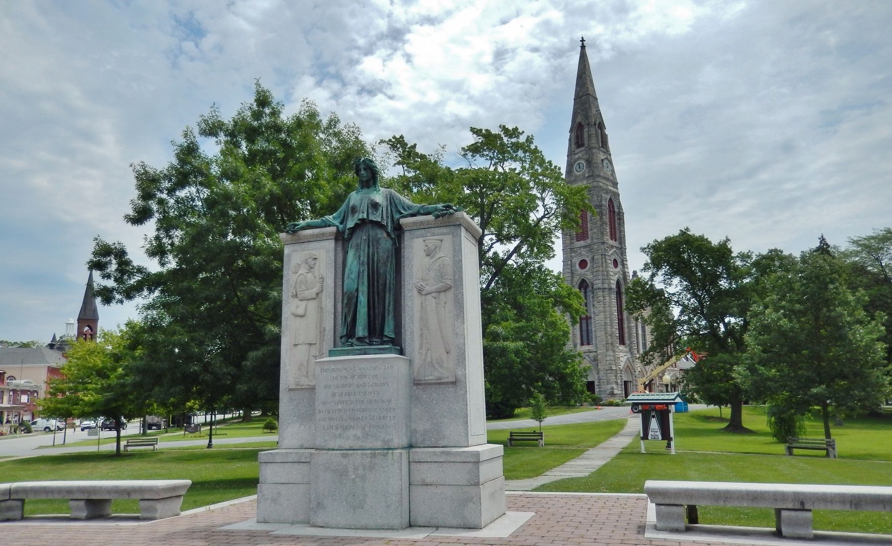 Charles J. Everett Memorial <i>wide view<br>(First Presbyterian Church in background)</i>. Click for full size. Charles J. Everett Memorial <i>wide view<br>(First Presbyterian Church in background)</i> image. Click for full size.