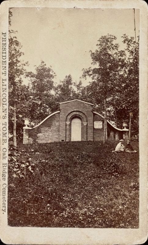 <i>President Lincoln's tomb, Oak Ridge Cemetery</i>. Click for full size. <i>President Lincoln's tomb, Oak Ridge Cemetery</i> image. Click for full size.