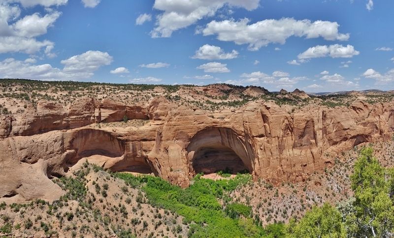 Betatakin Cliff Dwellings (<i>view from near marker</i>) image. Click for full size.