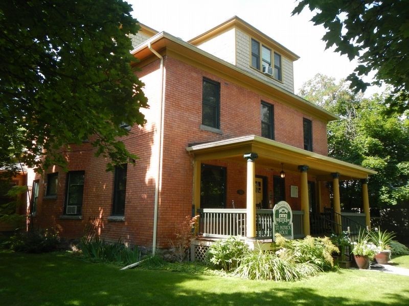 Mrs. Lydia McCaffery's Furnished Rooms Marker and House image. Click for full size.