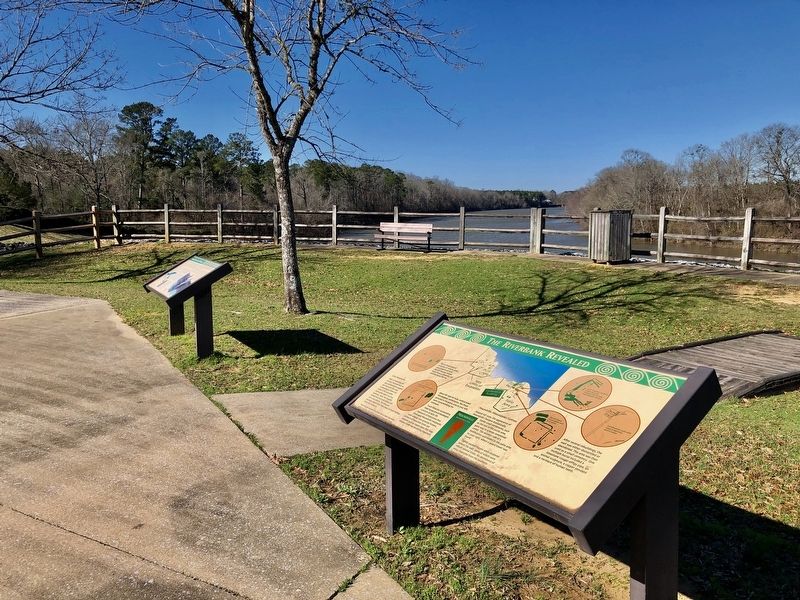 Protection and the Palisade Marker on left at Black Warrior River. image. Click for full size.