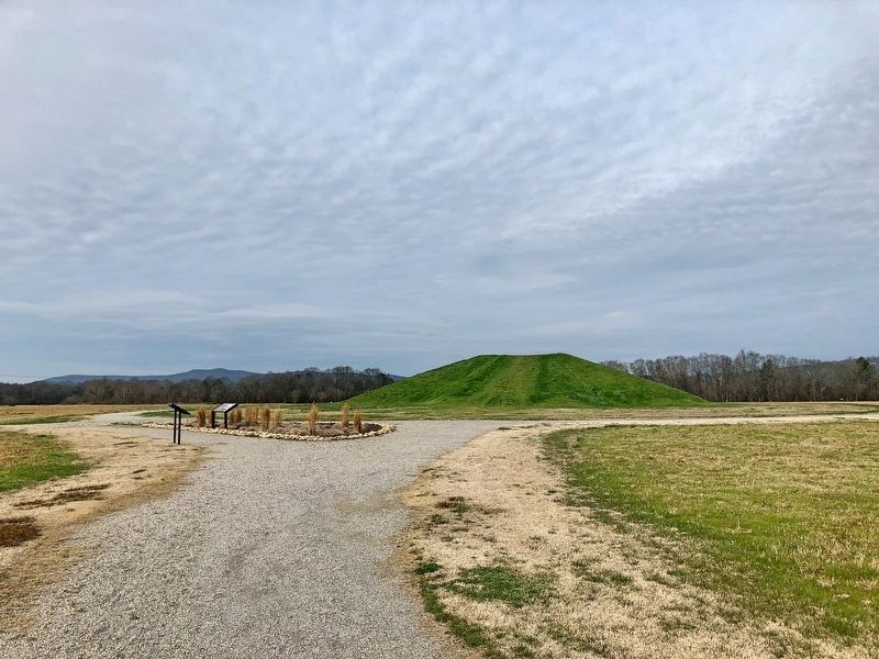 Marker, rebuilt mound and walking trails. image. Click for full size.