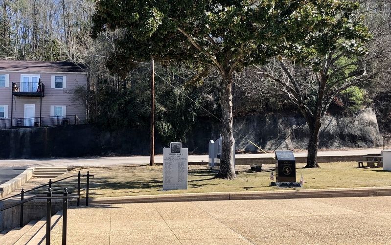 Former location of memorial at north side of courthouse. image. Click for full size.