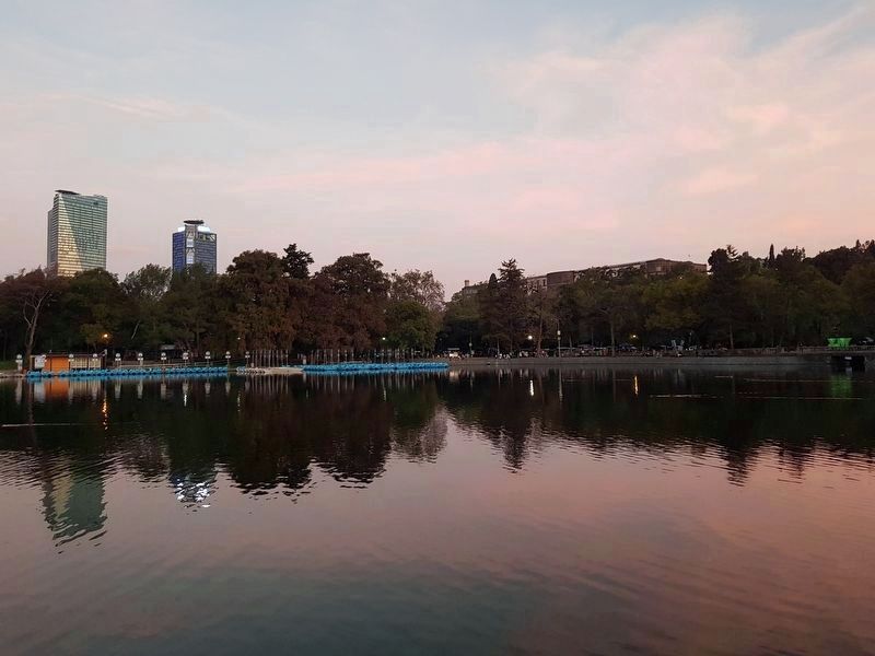 A view towards the west of the Large Lake at Chapultepec image. Click for full size.