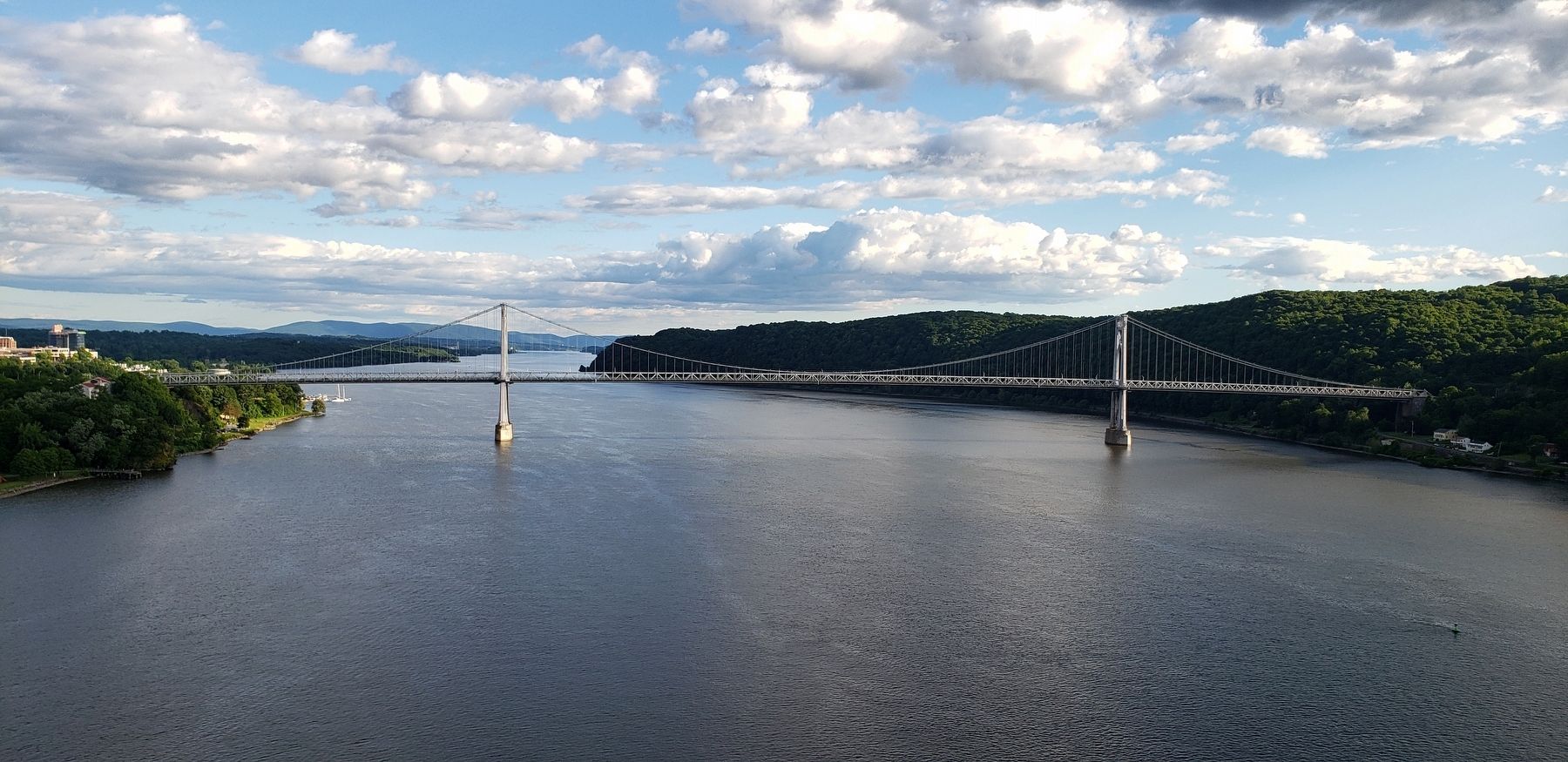 Franklin D. Roosevelt Mid-Hudson Bridge<br>(<i>view looking south from near marker</i>) image. Click for full size.