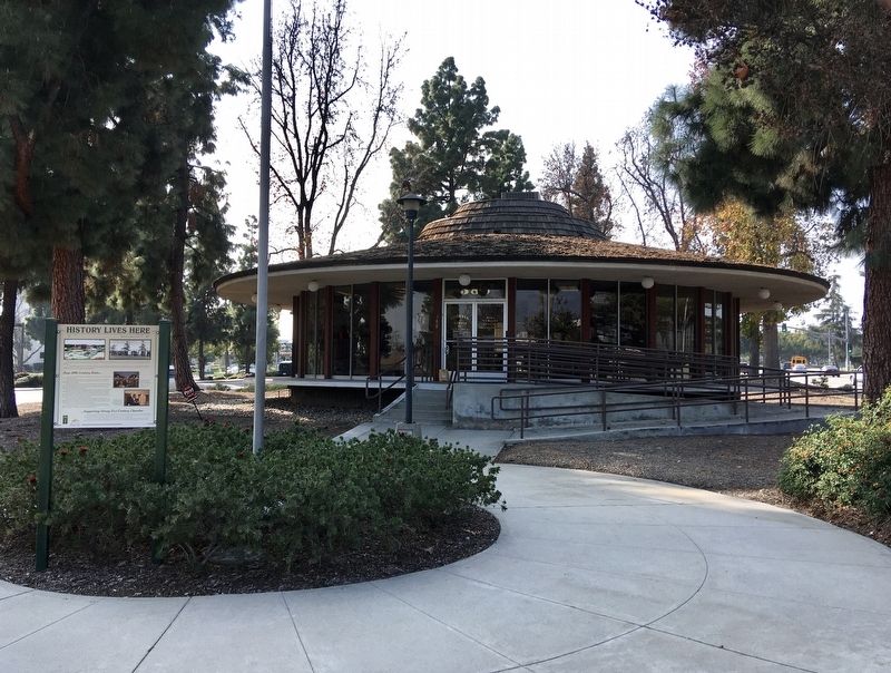Chamber of Commerce Building and Marker image. Click for full size.