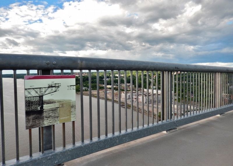 Railroad Bridge Construction Marker � <i>wide view<br>(Hudson River in background)</i> image. Click for full size.