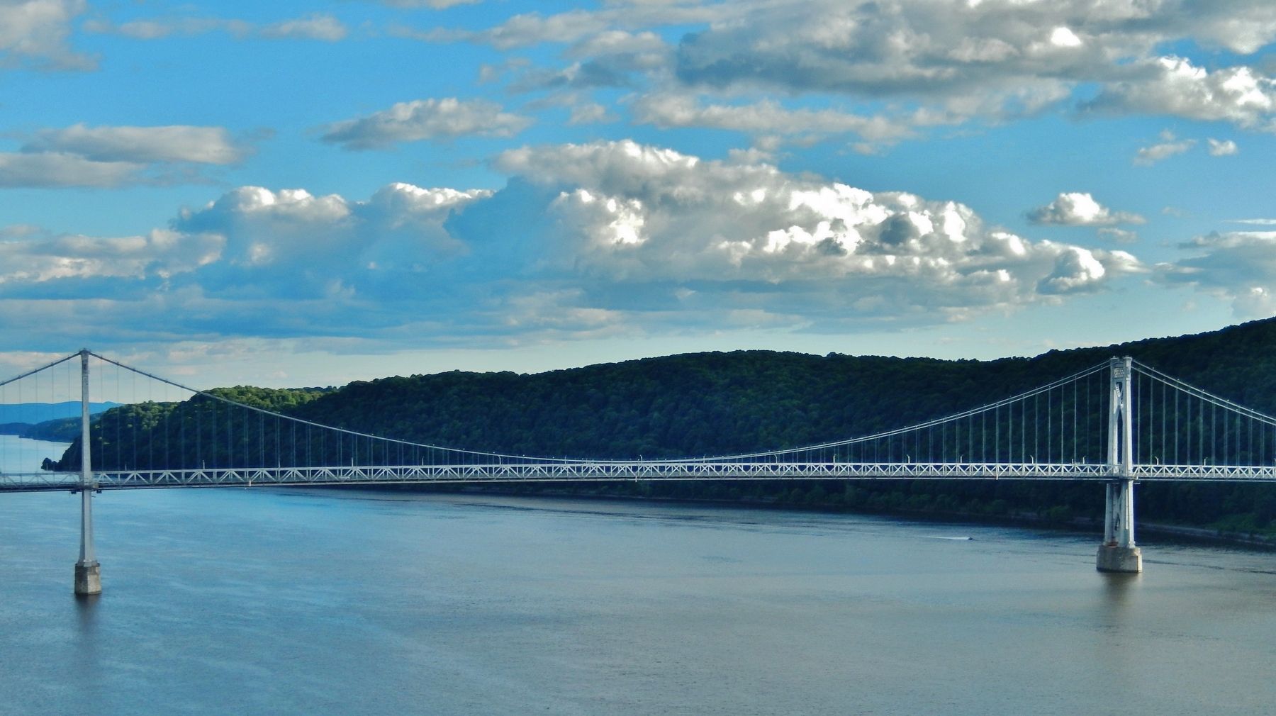 Mid-Hudson Bridge Suspension Cables<br>(<i>view south from marker</i>) image. Click for full size.
