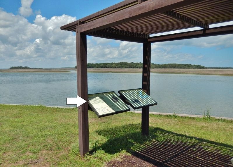 Fort George Island Marker  <i>wide view<br>(related marker on right)</i> image. Click for full size.