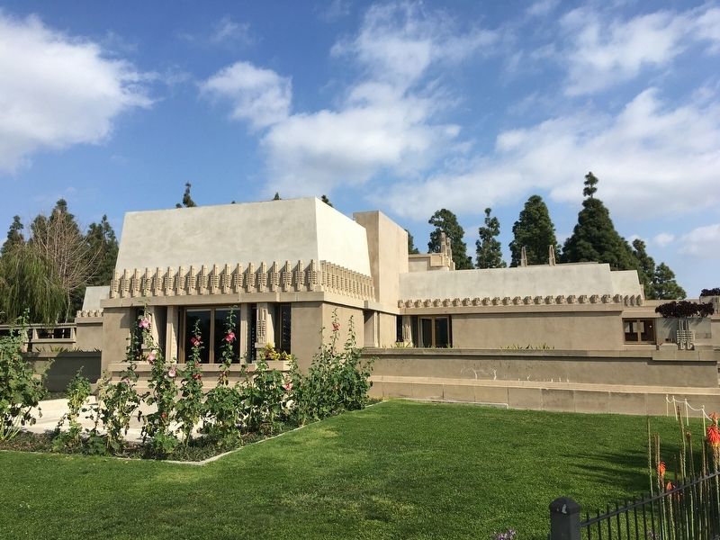 Hollyhock House image. Click for full size.