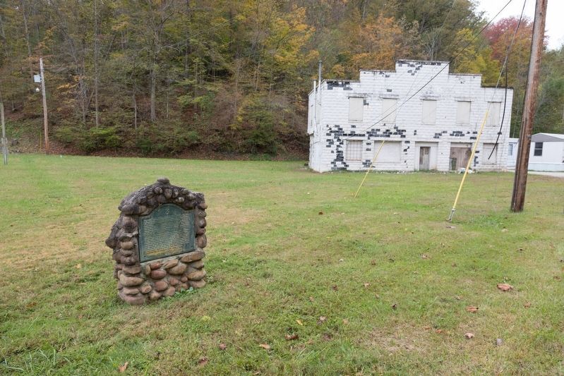 Boone Monument and the former David Company Store image. Click for full size.