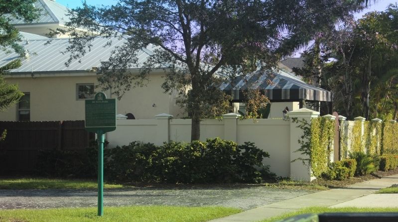 De Sota Park/Logan and Currin, Inc. Marker looking south image. Click for full size.