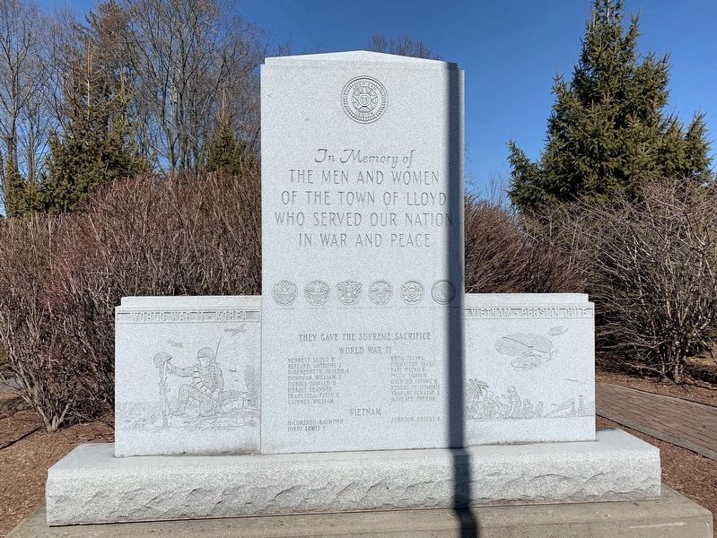 Lloyd World War II & Vietnam War Memorial image. Click for full size.