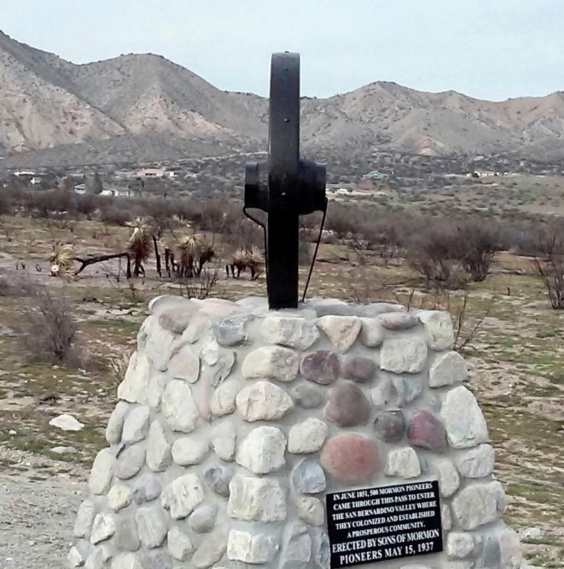 Mormon Trail Monument image. Click for full size.