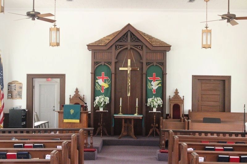 Bagdad United Methodist Church interior image. Click for full size.