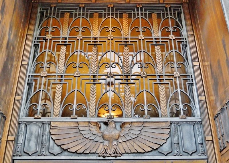 Frank E. Moss Federal Courthouse image. Click for full size.