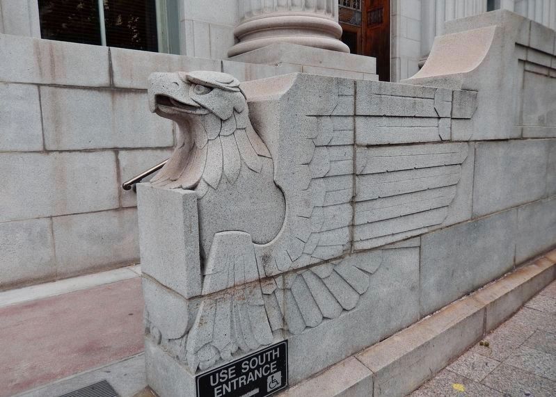 Frank E. Moss Federal Courthouse image. Click for full size.