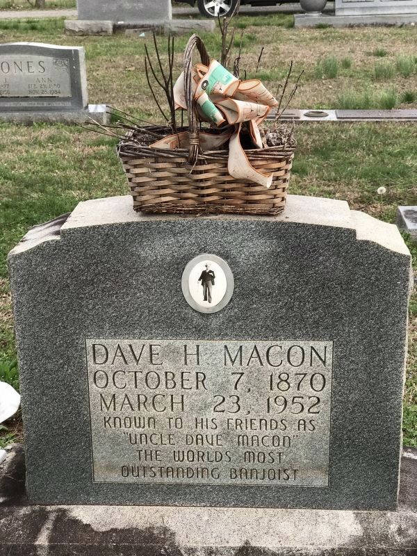 "Uncle Dave" Macon's headstone image. Click for full size.