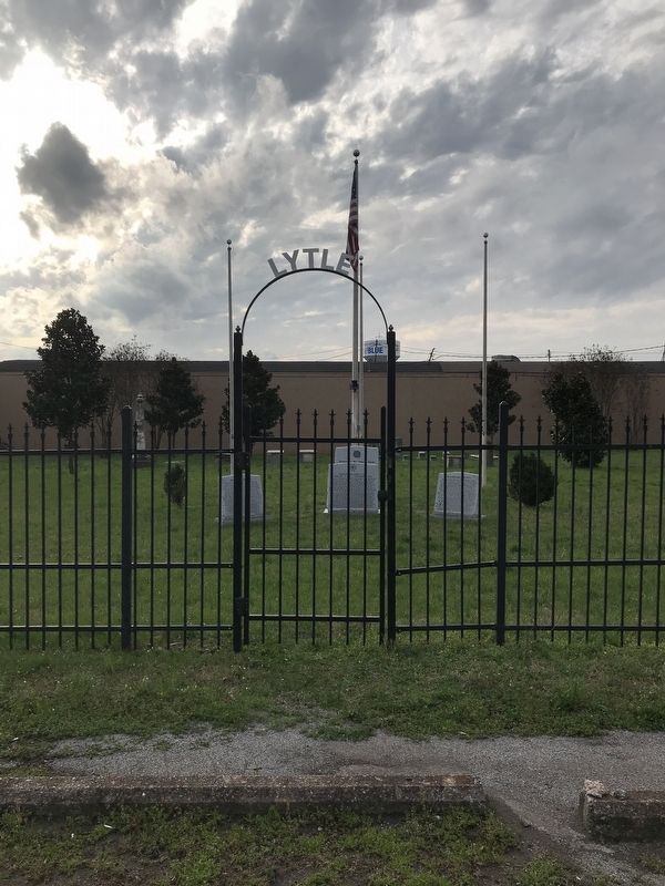 Entrance to Lytle family cemetery image. Click for full size.