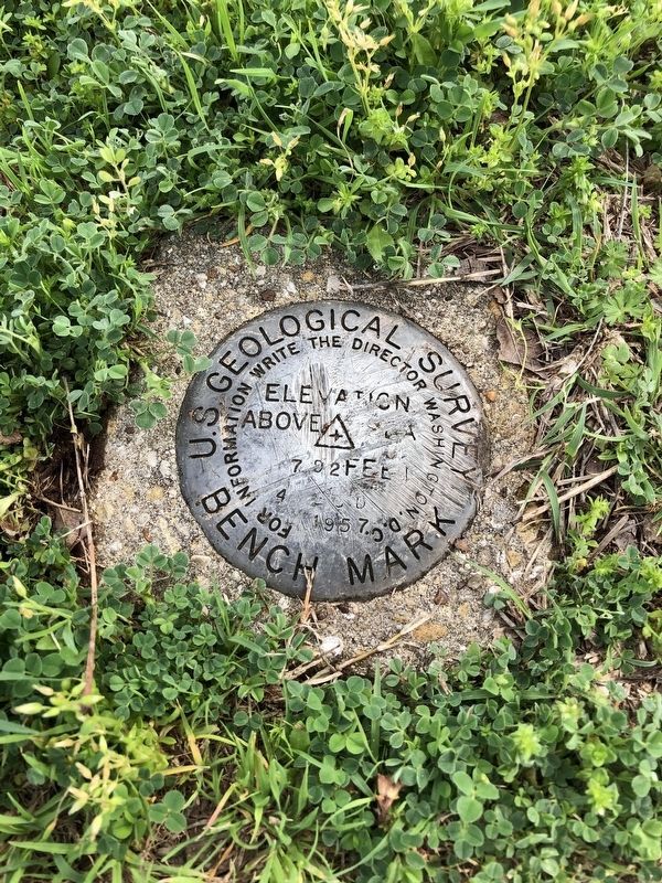 A USGS marker near the Cottondale Marker image. Click for full size.