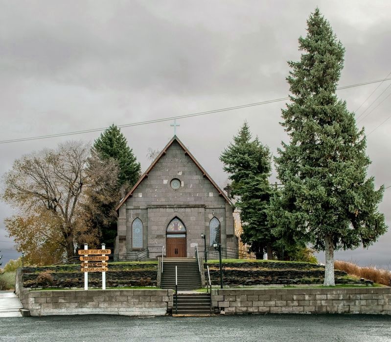 Sacred Heart Catholic Church image. Click for full size.