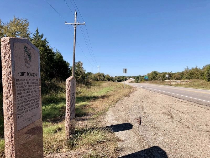 View of Fort Towson Marker looking west on U.S. 70. image. Click for full size.
