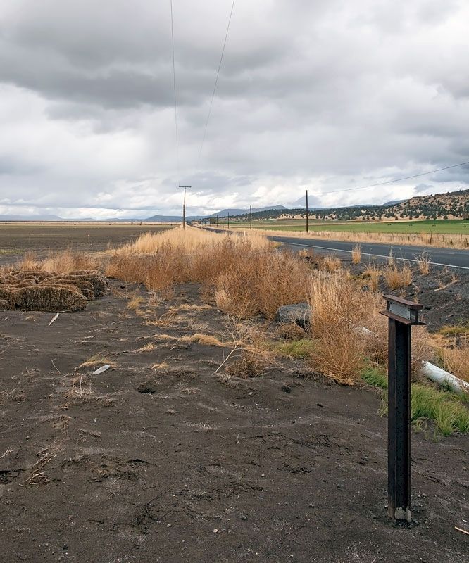 Burnett Cutoff - At Klamath [Tule] Lake Marker image. Click for full size.