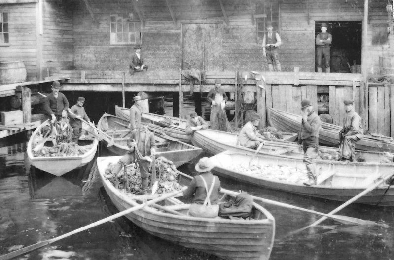Marker detail: Fishermen / Pêcheurs. Click for full size. Marker detail: Fishermen / Pêcheurs image. Click for full size.