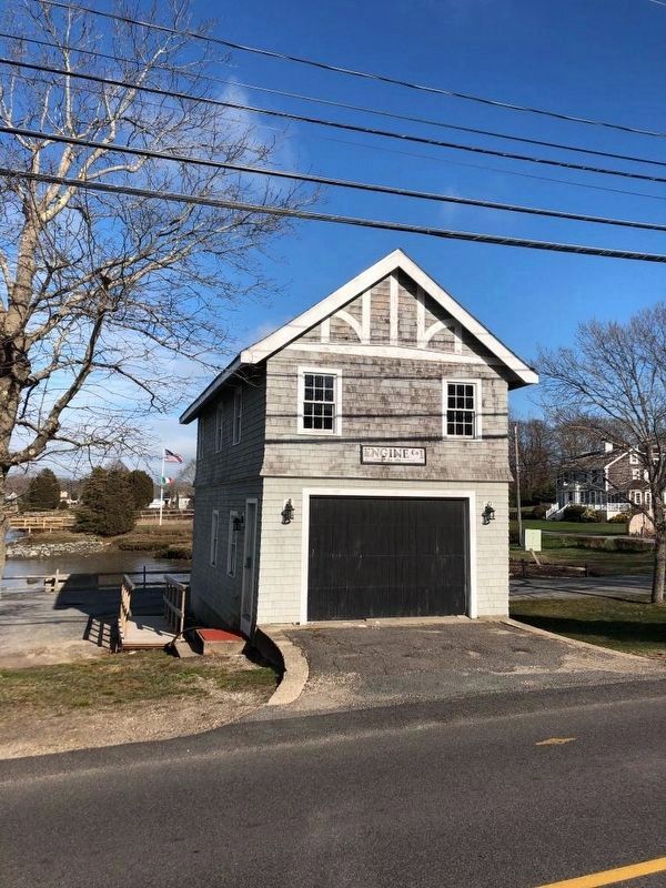 The nearby Engine House #1 of Duxbury image. Click for full size.