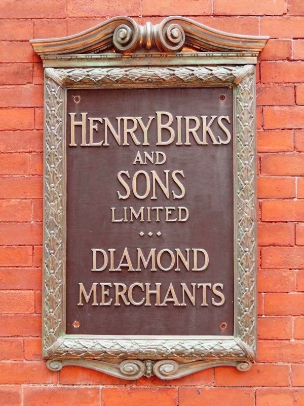 Nearby plaque marking the commercial building here today image. Click for full size.