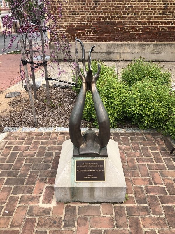 Nearby sculpture image. Click for full size.