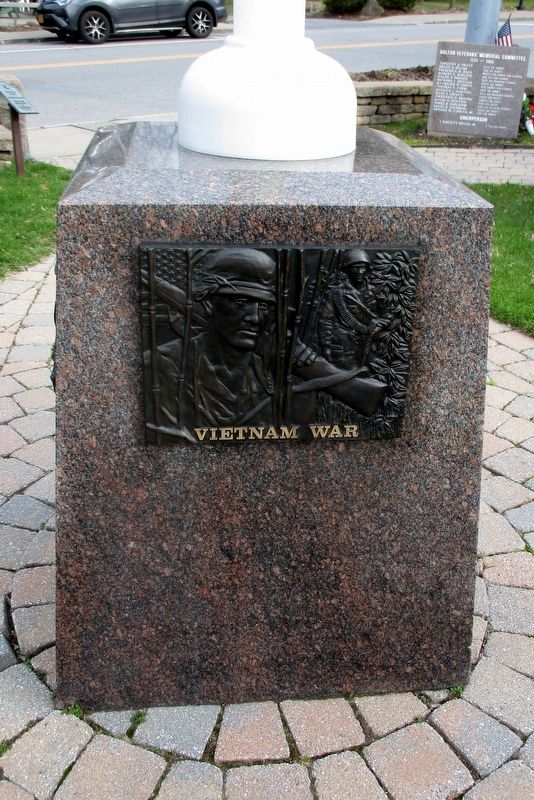 Bolton Veterans’ Memorial Flagpole image. Click for full size.